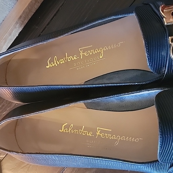 Salvatore Ferragamo Navy Loafers in 9 B - Picture 4 of 7